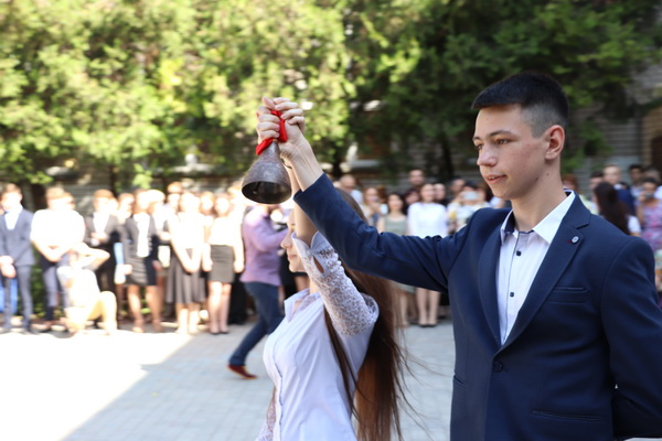 Вадим Чабан привітав школярів зі святом останнього дзвоника